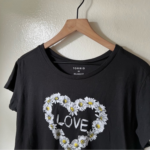 Torrid | Love Daisy Crop Tee - Picture 2 of 6